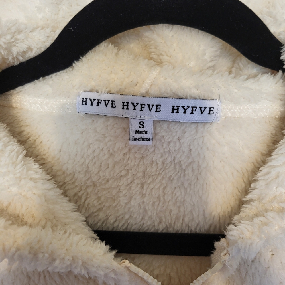 HYFVE Cozy White oversized Fleece crop sherpa hoodie, 1/2 zipper. mall - Picture 5 of 15